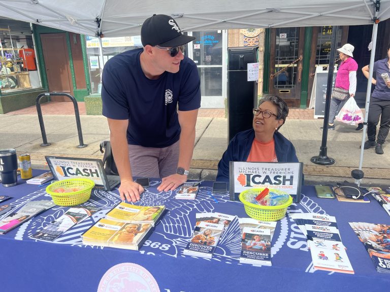 Illinois State Treasurer's team at a community I-Cash event